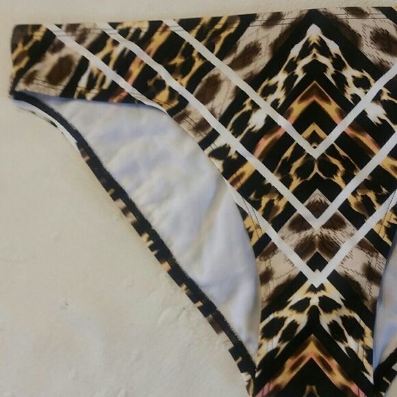 𝅺JANTZEN PLUS SIZE TRIBAL SWIM BOTTOM - Picture 2 of 8